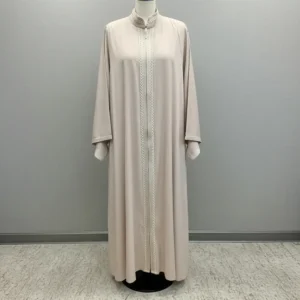 عباية بيج بسحاب أمامي وتطريز على الياقة والأطراف