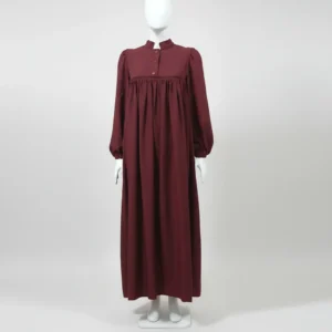 حجاب ياقة وأزرار قماش برادا